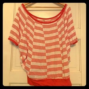 Blouson batwing geometric top